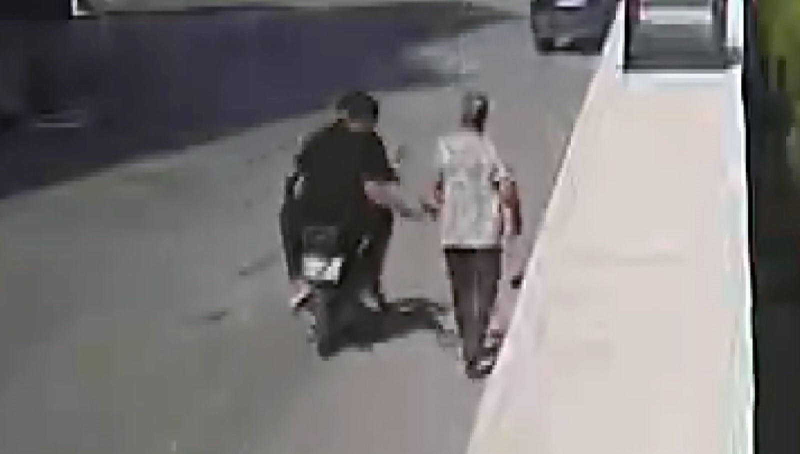 Sokak ortasında kapkaççılık