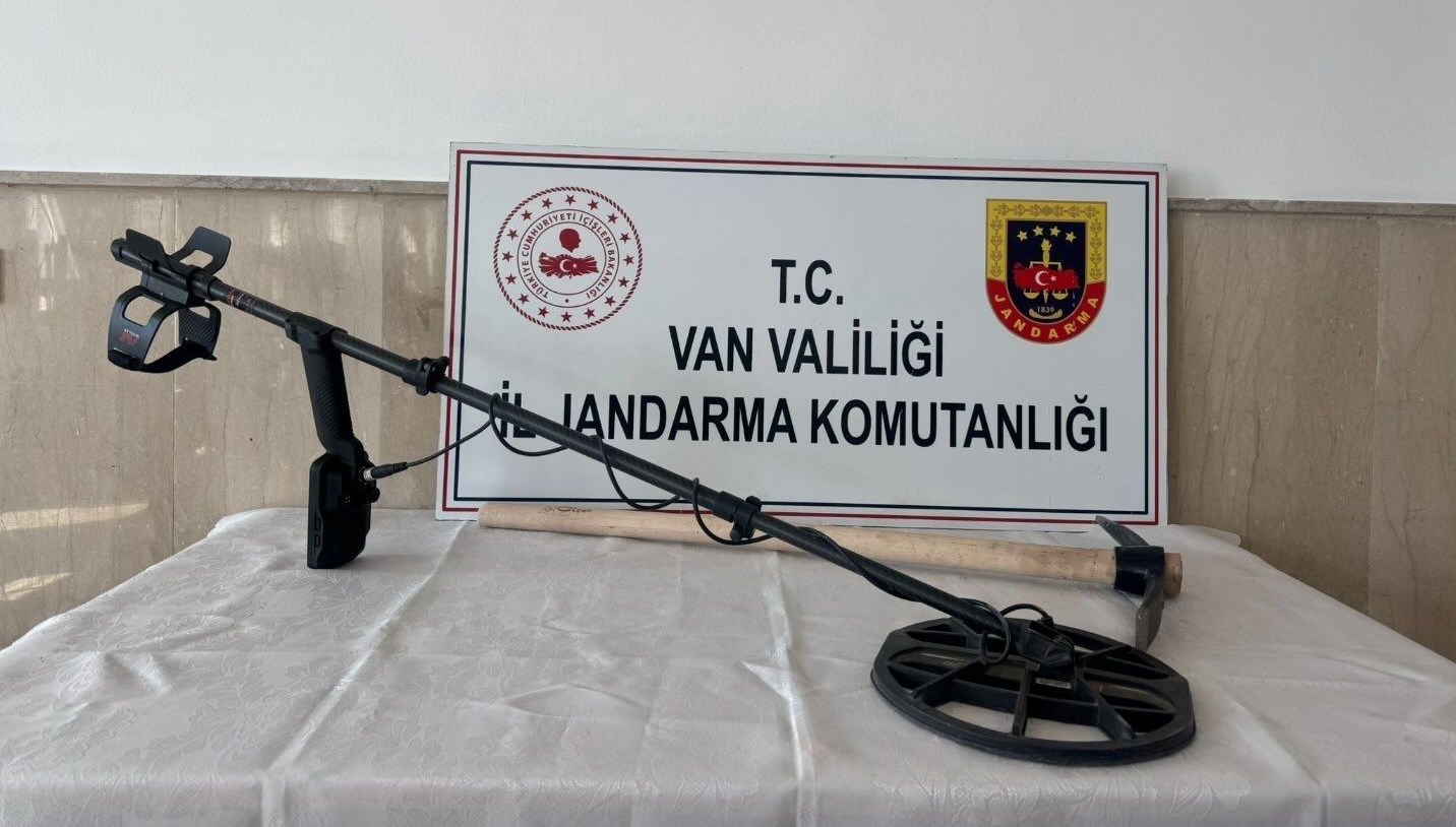 Define ararkan yakalandılar