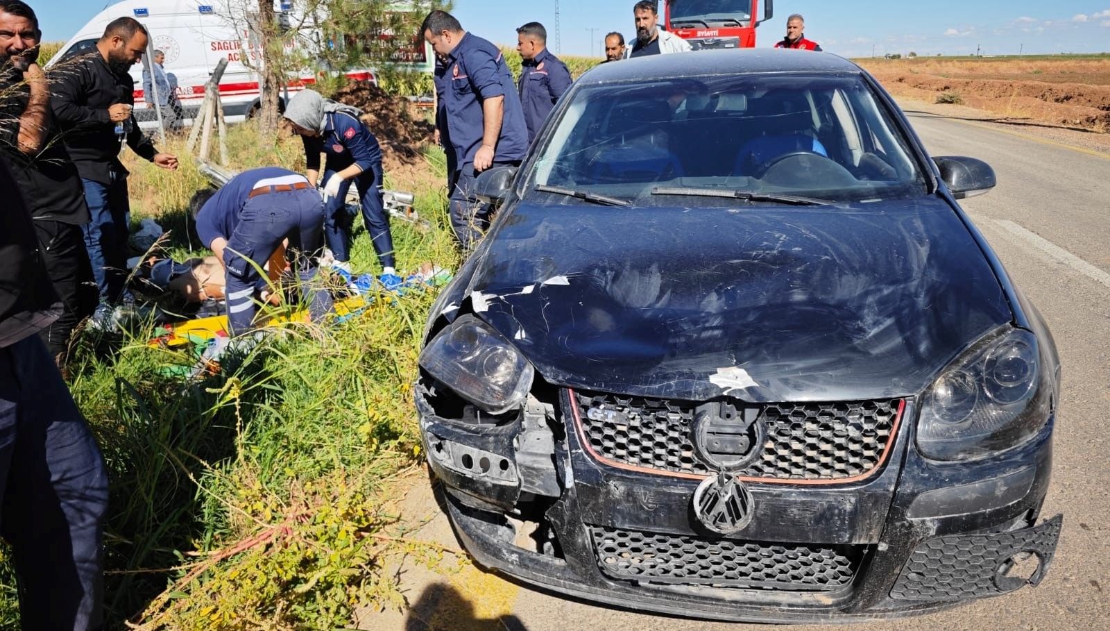 mardinde otomobil ile motosikletin carpistigi kazada 1 kisi yaralandi K9IKRgKu.jpg