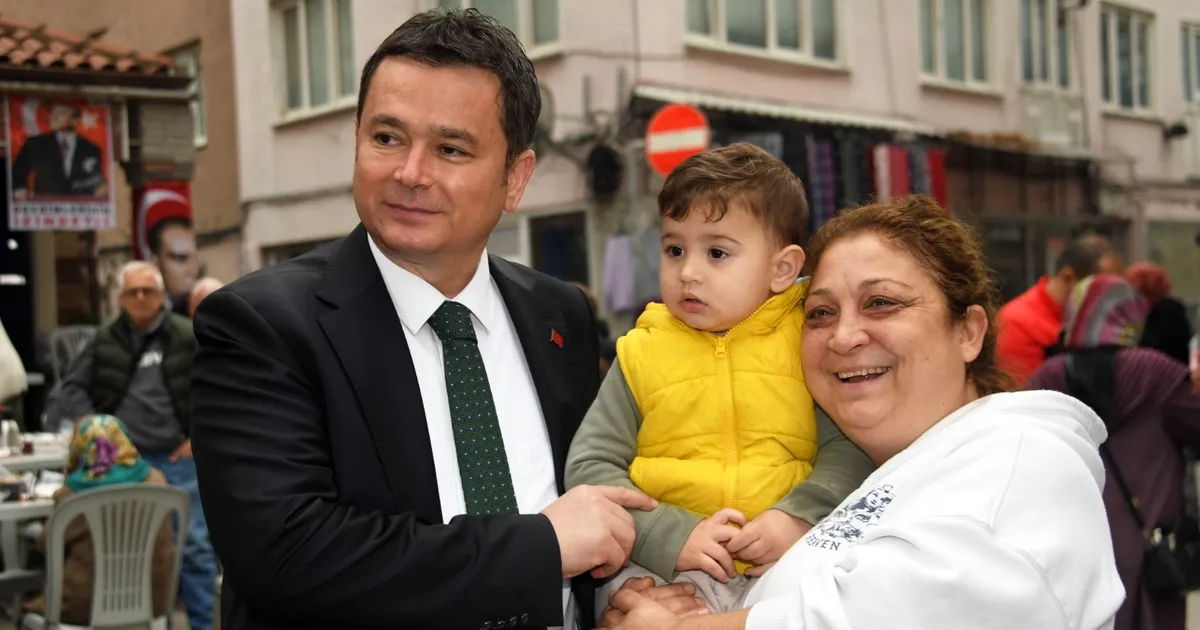 bursa osmangazide baskan aydindan hocahasana ziyaret DyeI8IJD.webp