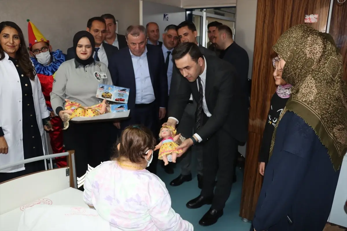 Midyat Devlet Hastanesi’nde ‘Gülümse Midyat, Umut Çocuklarda’ Projesi