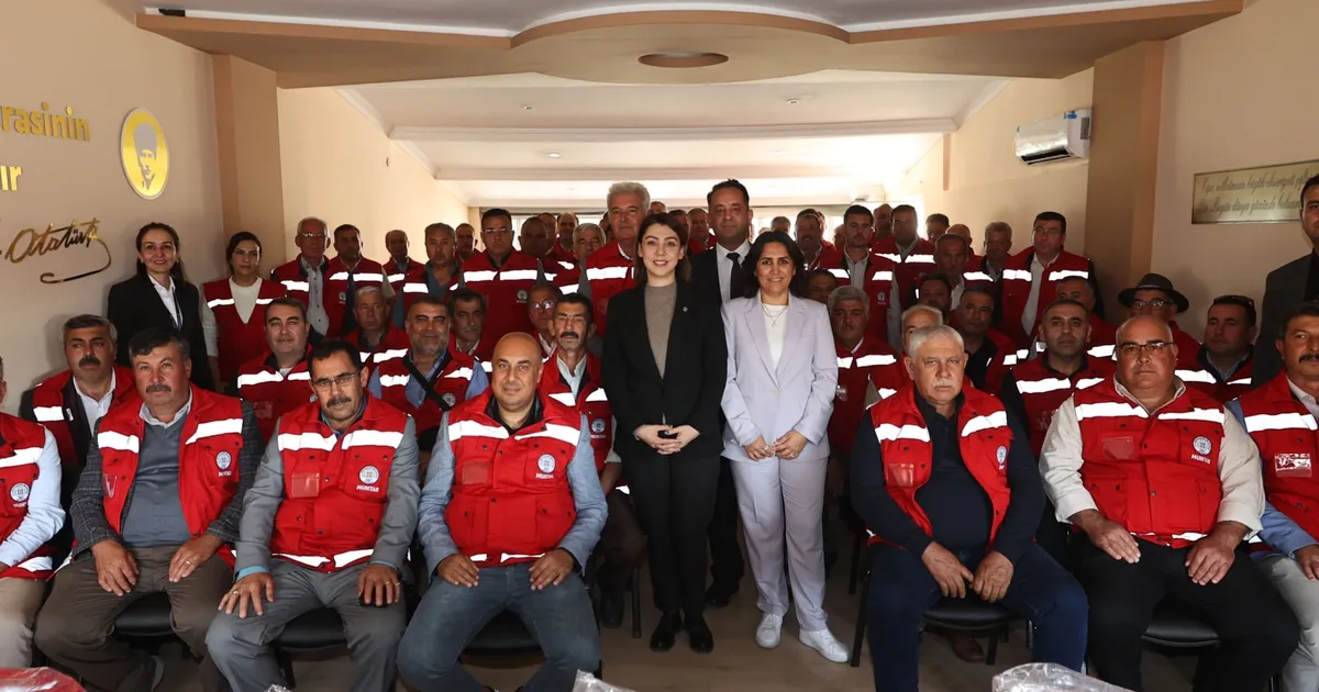 Muğla Büyükşehir’den 574 muhtara özel yelek