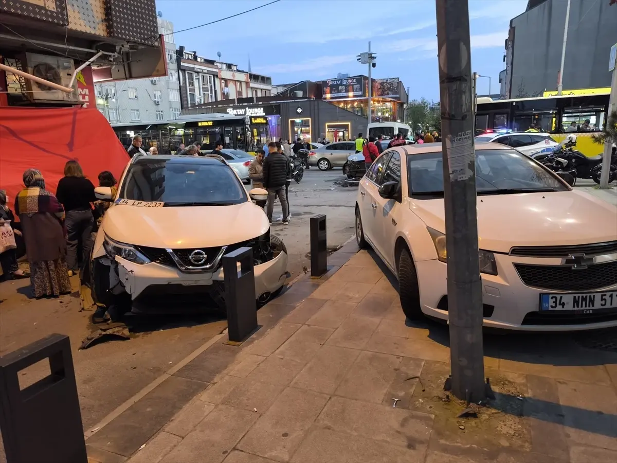 Sultangazi’de Oto Yıkama Önünde Kaza