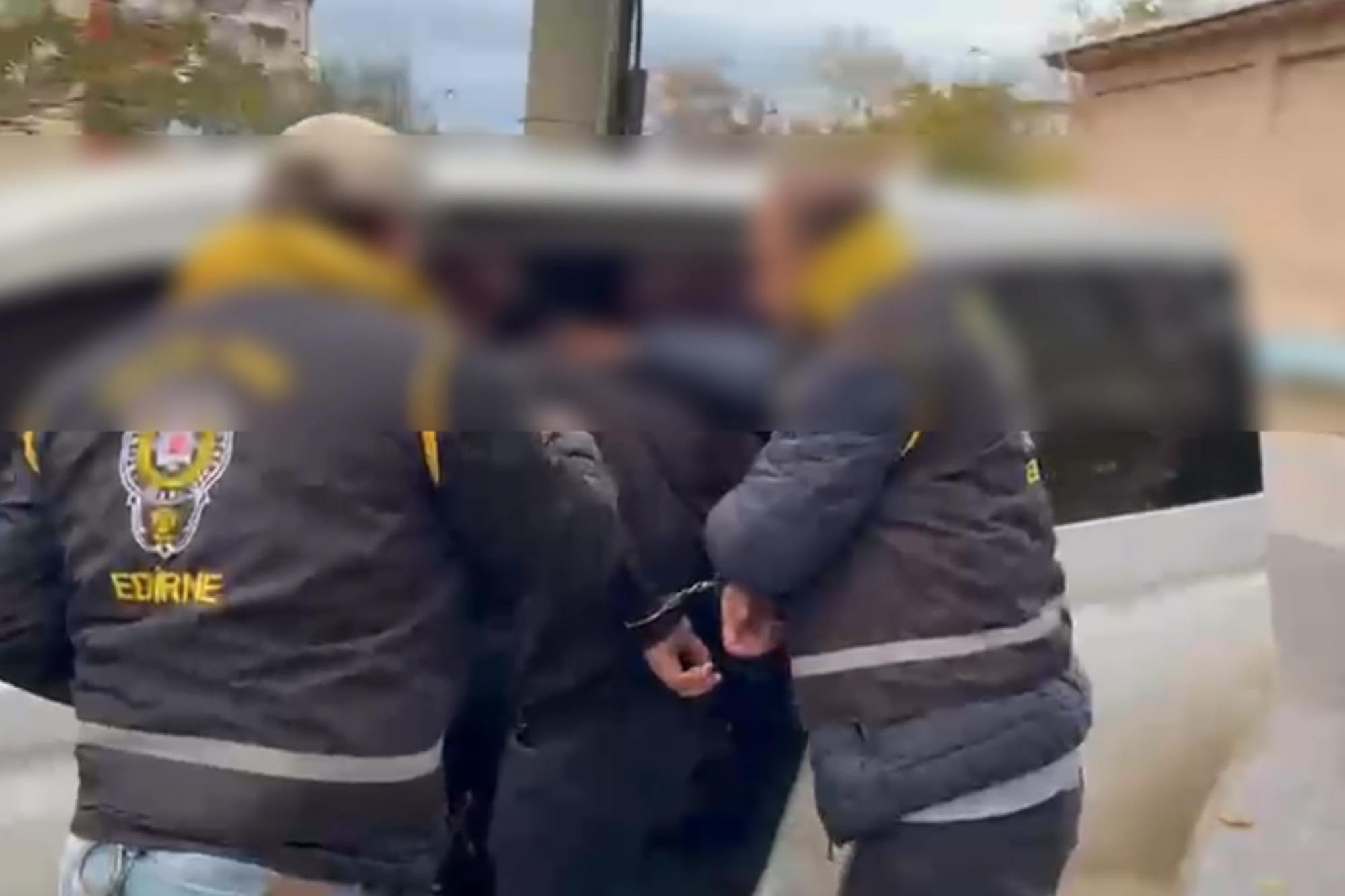 Firari hükümlü, eve gelen polisi görünce intihara kalkıştı