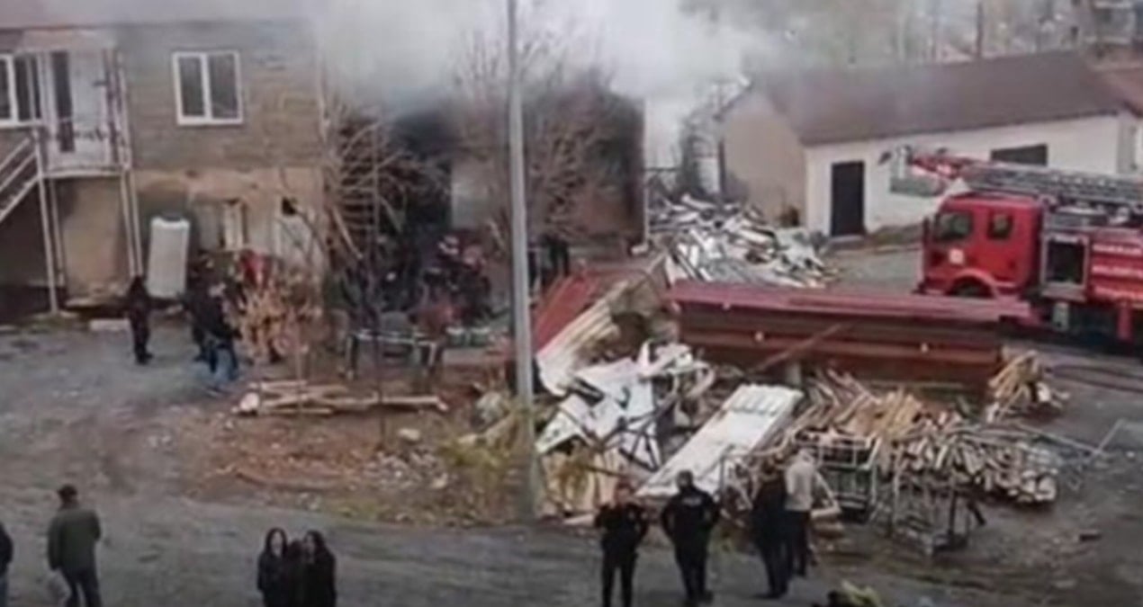 Hakkari’de yürek yakan olay: Patlamada yaralanan oğluna koşarken kaza geçirdi