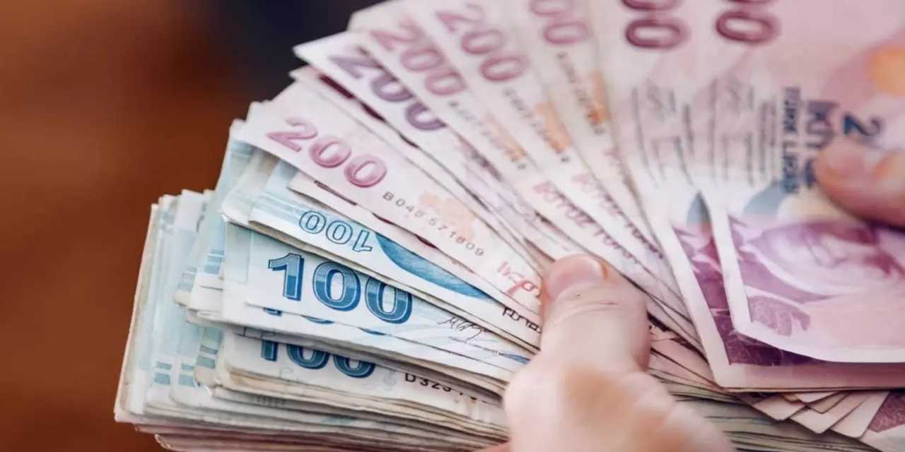 Memur ve emekliye ‘sefalet zammı’ kapıda: Masadaki acı reçeteyi iktidar medyası yazdı