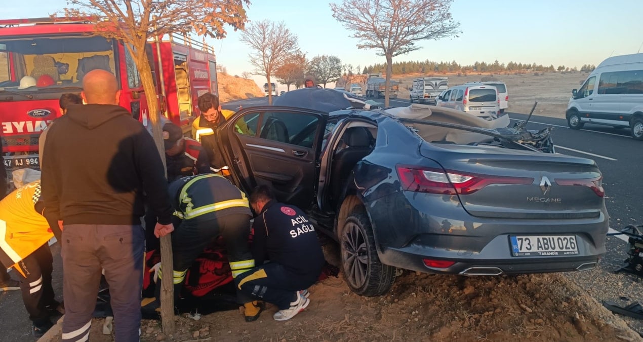 Otomobil, TIR’a arkadan çarptı: Ölü ve yaralılar var