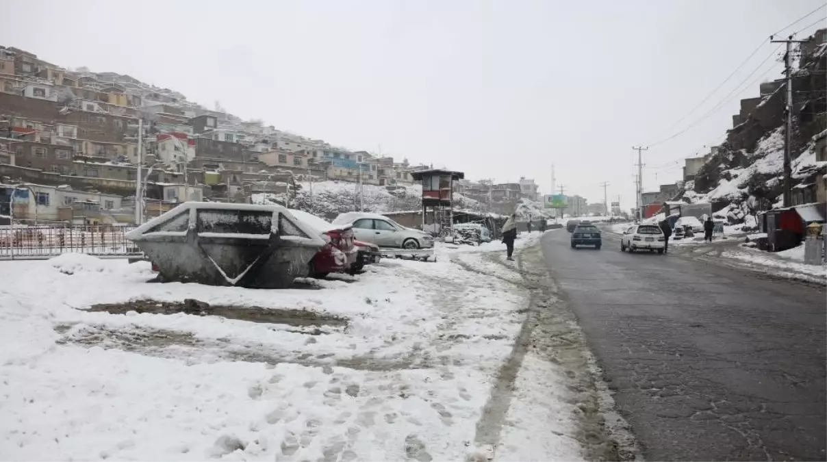 Afganistan’da Kar ve Sel Felaketi