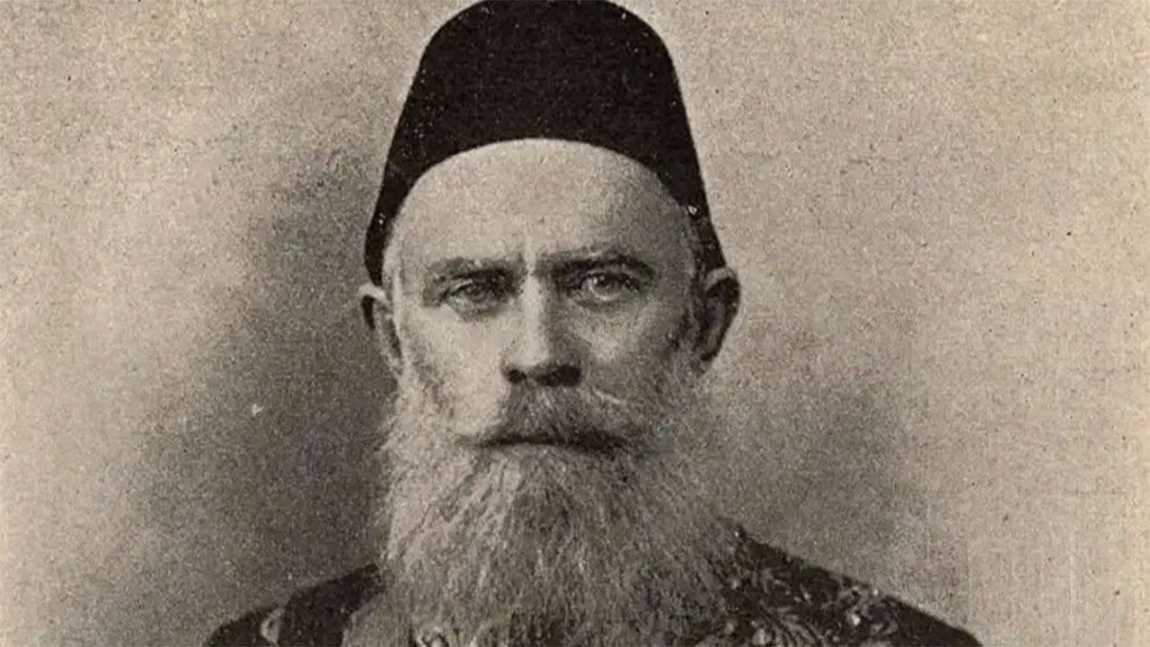 "Hukuk yapmak pek çok şeyi içerir; bir toplumun örfü, adeti, fikirleri, sosyolojisi ve felsefesidir aynı zamanda"