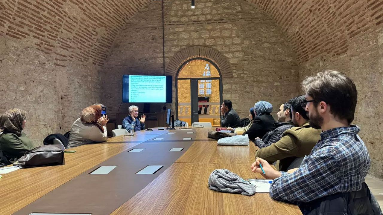 İstanbul'da kitabeli mezar taşları talan edildi