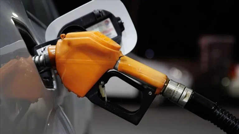 motorin-fiyatlarina-indirim-yolda-tabelalar-bu-gece-degisecek-WG1gZsJ5