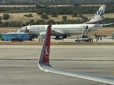 Gaziantep’te uçağın lastiği patladı: Yolcular tahliye edildi