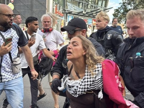 Almanyada israile muhimmat ureten rheinmetall protesto edildi cok sayida kisi gozaltinda 5FHVSDpT